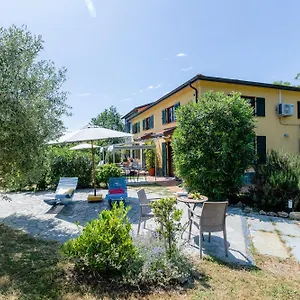  Farm stay Il Laghello Wood House